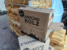 Anzündholz im im Karton